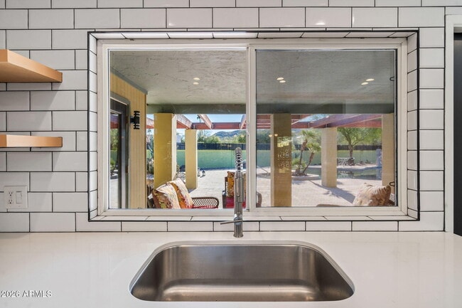 Building Photo - 1055 W Indian Hills Pl