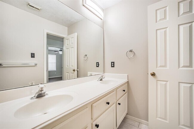 Building Photo - 7343 Hazel Cove Dr