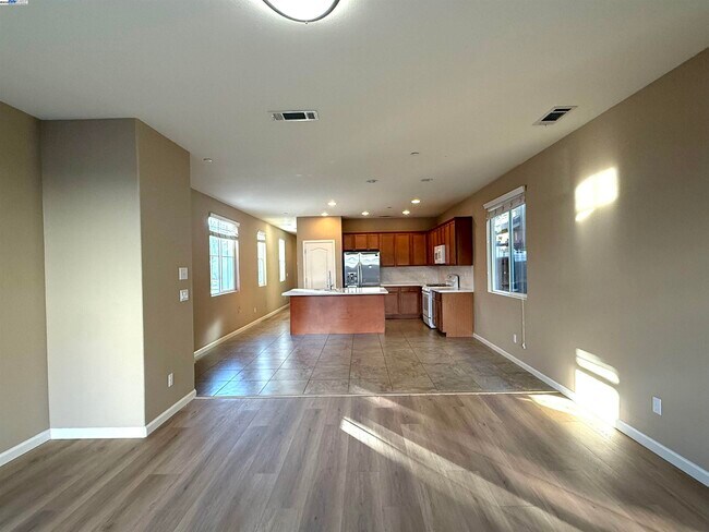 Building Photo - 137 W Questa Trail