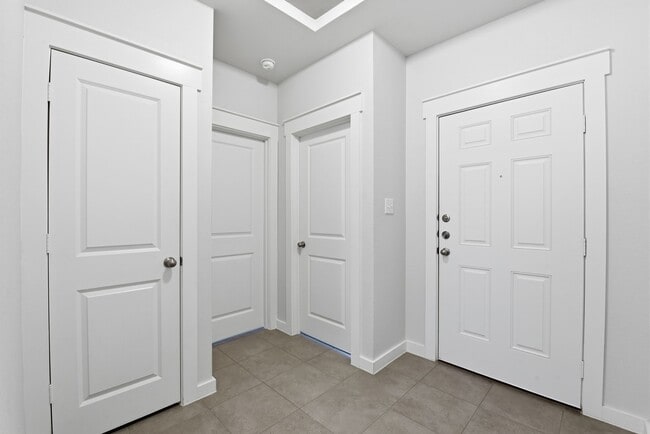 Building Photo - 12411 Southern Trail Ct