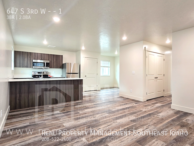 Building Photo - 647 S 3rd W