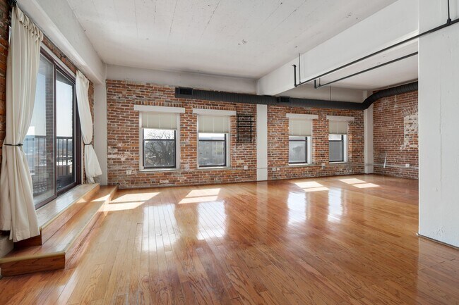 Building Photo - 432 E Rich St