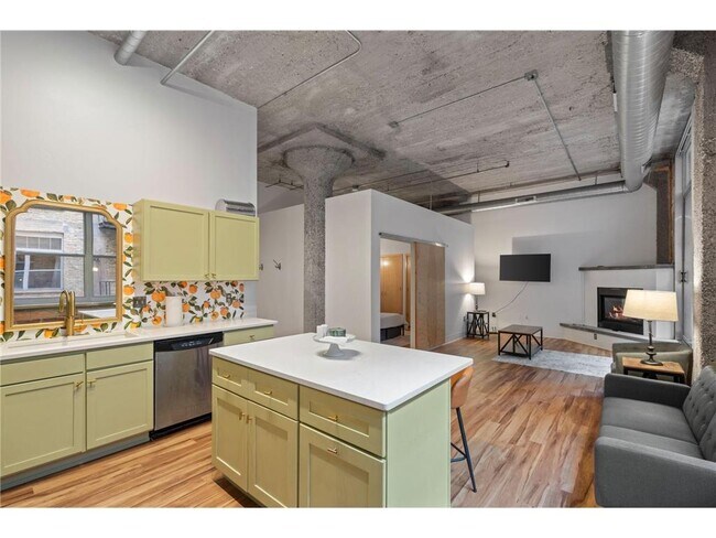 Building Photo - 521 S 7th St