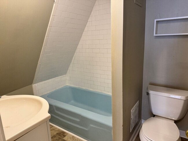 Building Photo - 305 Hurley Ave