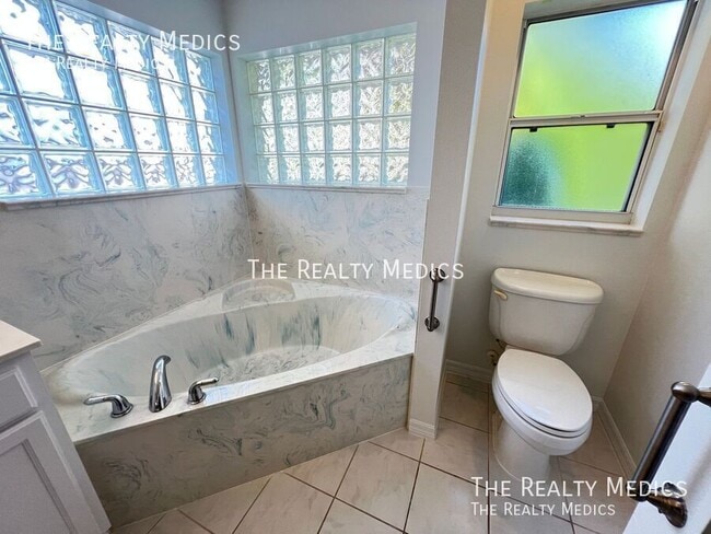 Building Photo - 2644 SW 20th Cir