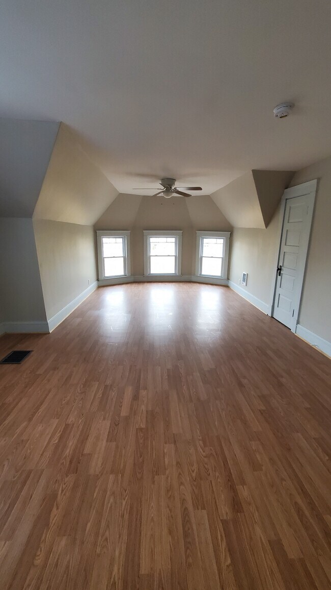 Masterbedroom - 1606 E 85th St