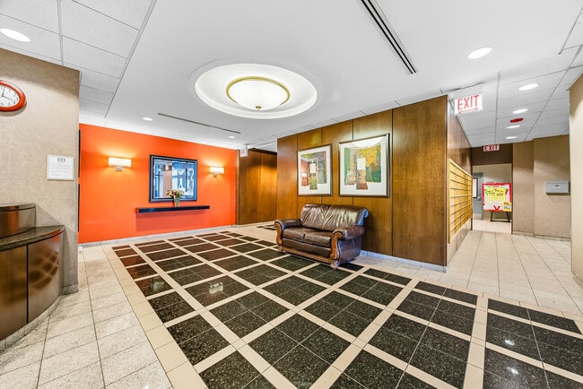 Building Photo - 6700 S South Shore Dr