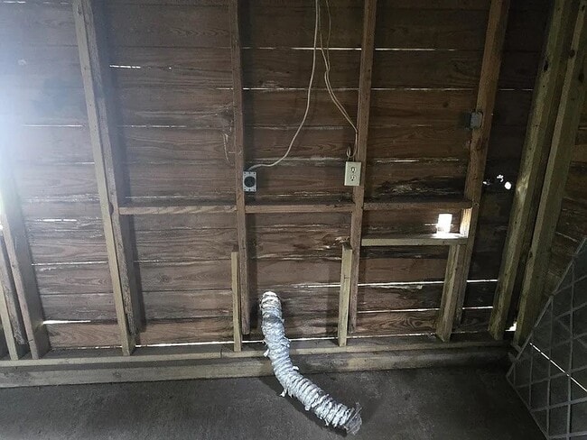 Building Photo - 215 Park St