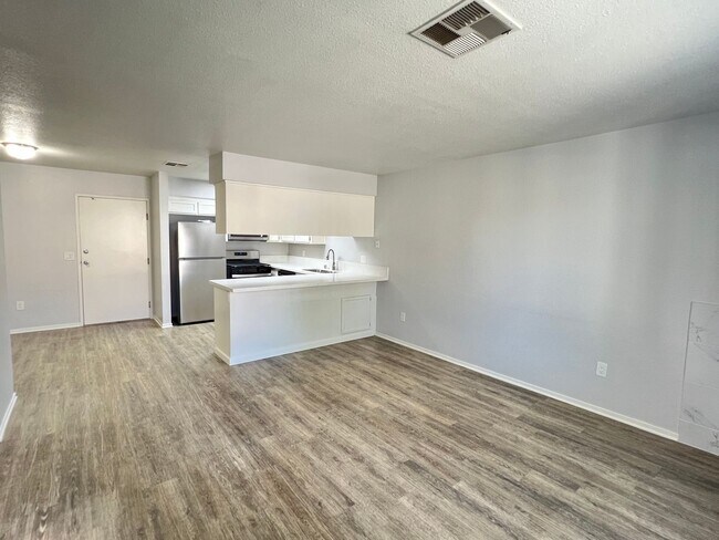 Building Photo - 8600 Lyn River Ct