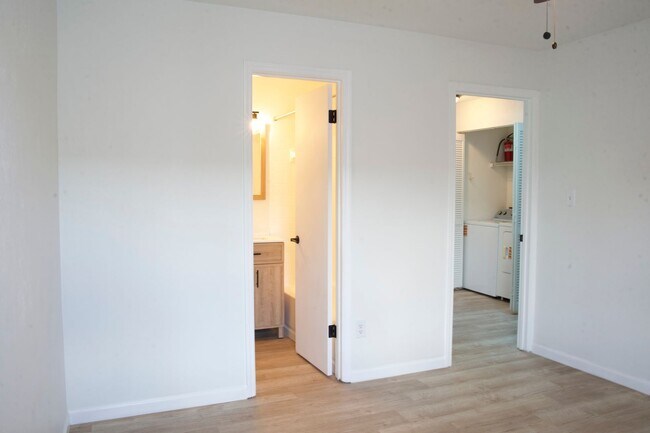 Building Photo - 1339 Airport Dr