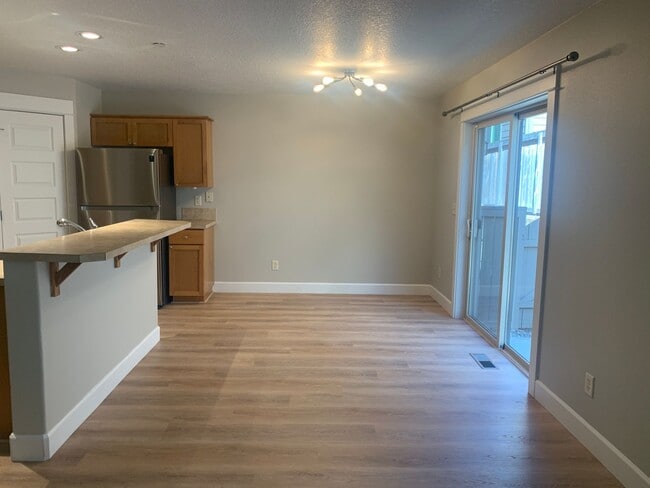 Building Photo - Townhome in Highly desired  Camas -Lacamas...