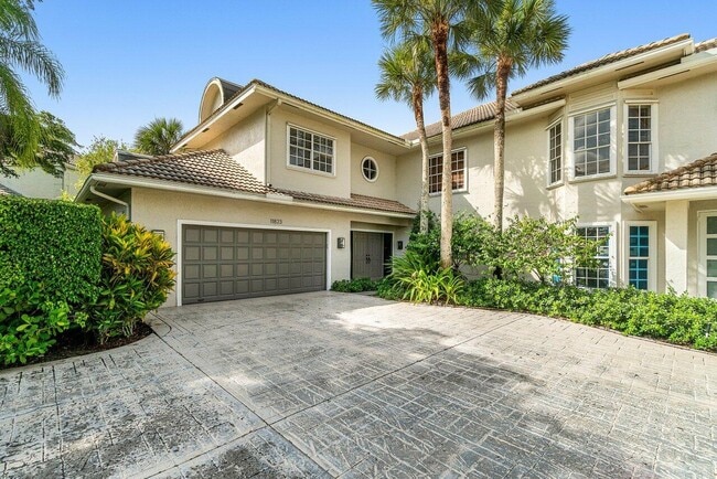 Building Photo - 11823 Pebblewood Dr