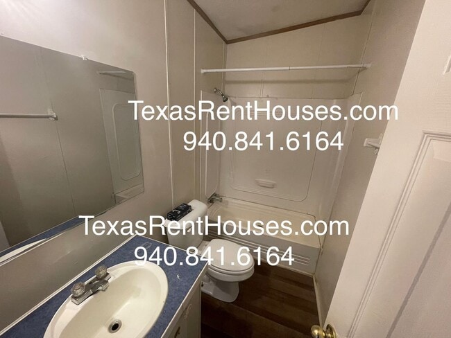 Building Photo - Massive home ready for rent near Legacy Hi...