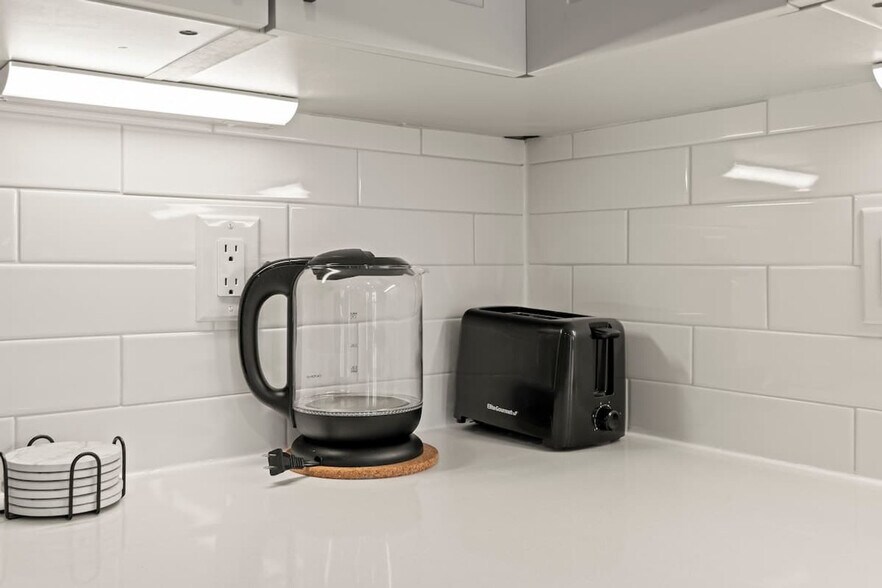 Building Photo - 901 Canal St