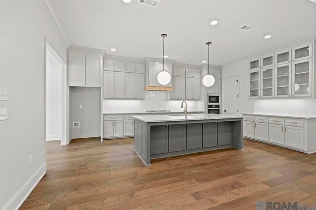 Building Photo - 8718 Brentwood Pk Ave