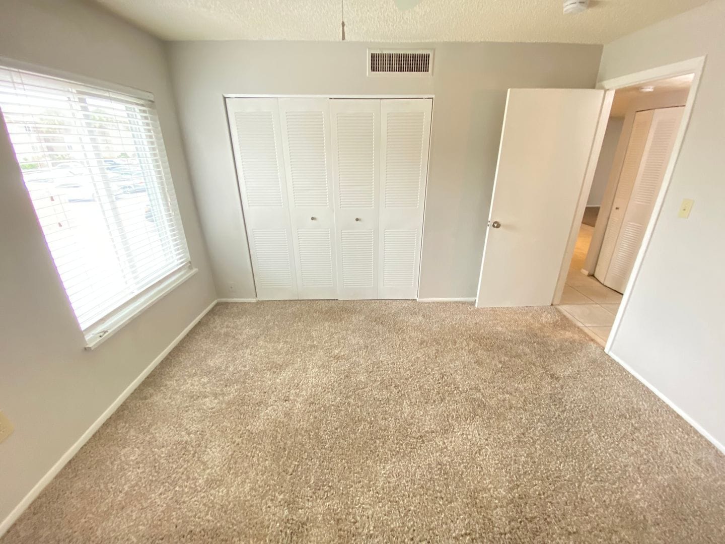 Building Photo - 584 Orange Dr