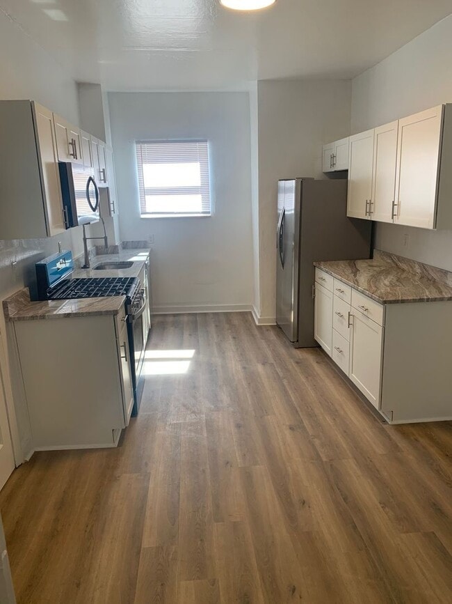 Building Photo - Luxury 2 Bedroom/1 Bathroom Remodel in Sou...