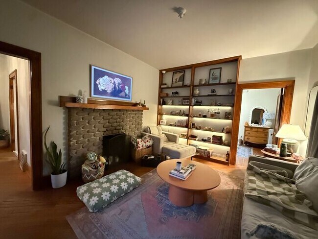 Building Photo - $1,325 | 2 Bedroom, 1 Bathroom House | Dog Friendly* | Sublease Available for June 29th, 2026 Mov...