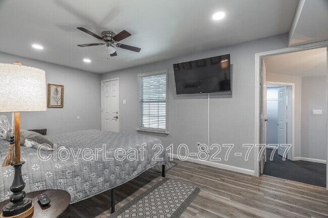 Building Photo - 210 Dumoulin Ave