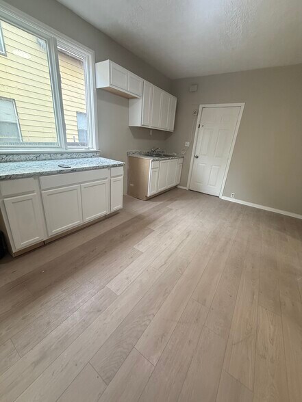 Building Photo - 6523 Lederer Ave