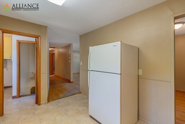 Building Photo - 1526 Jarvis Dr