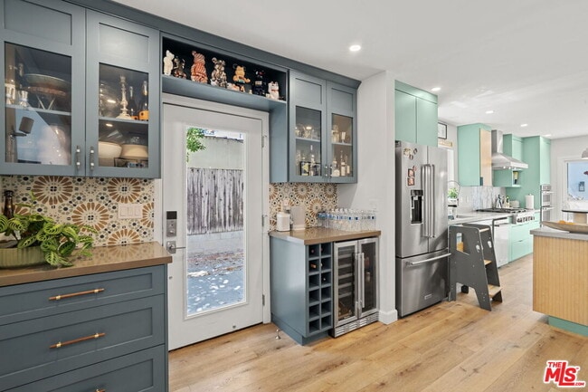 Building Photo - 11038 Blix St