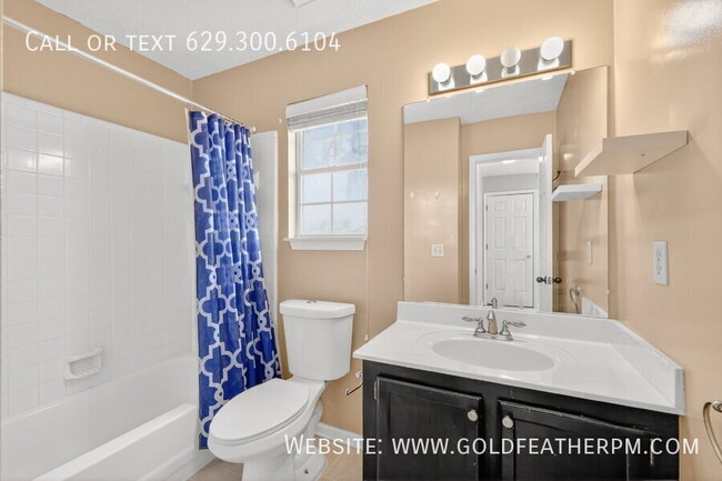 Building Photo - 905 Split Oak Dr