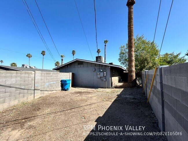 Building Photo - 4837 E Willetta St