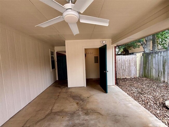 Building Photo - 808 Lone Star Dr