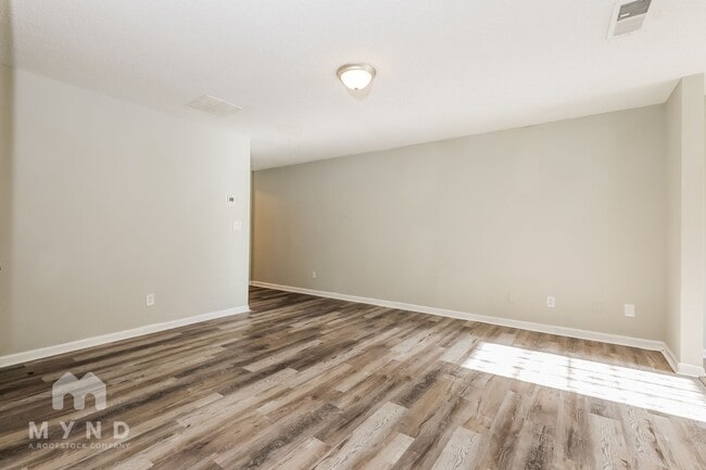 Building Photo - 1211 Brookstone Rd