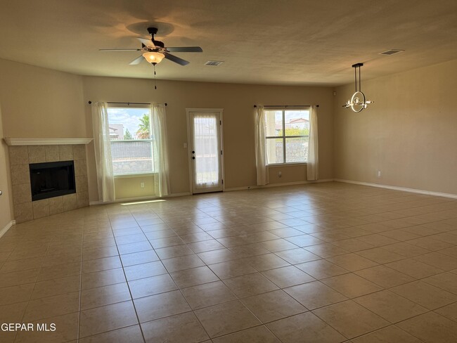 Building Photo - 5601 Valley Maple Dr