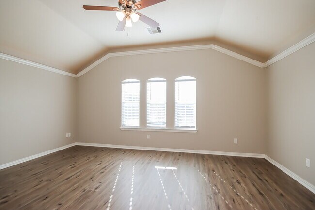 Building Photo - 28923 Hidden Lake W