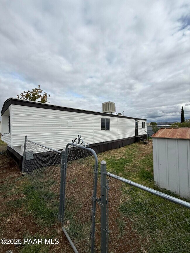 Building Photo - 15835 S Cordes Lakes Dr