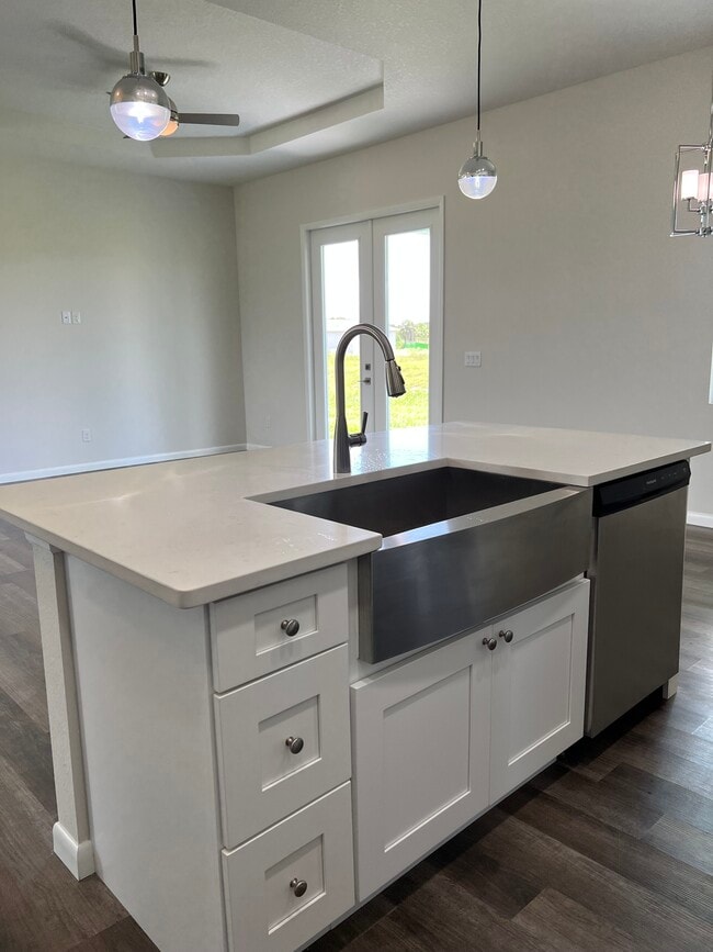 Building Photo - 1060 S Capri Ct