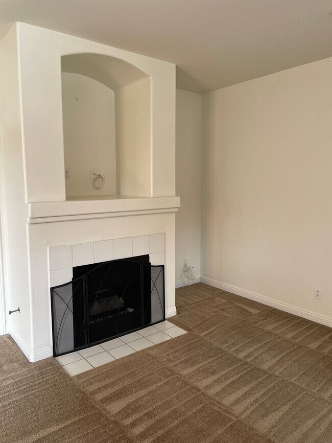 Building Photo - Welcome to Remington