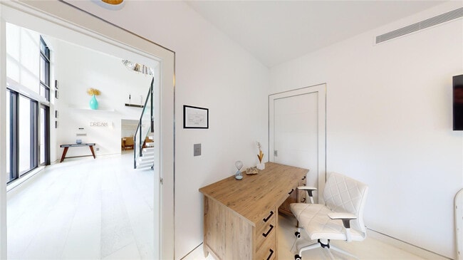 Building Photo - 1430 S Ocean Dr