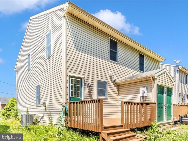 Building Photo - 1552 Crest View Ave