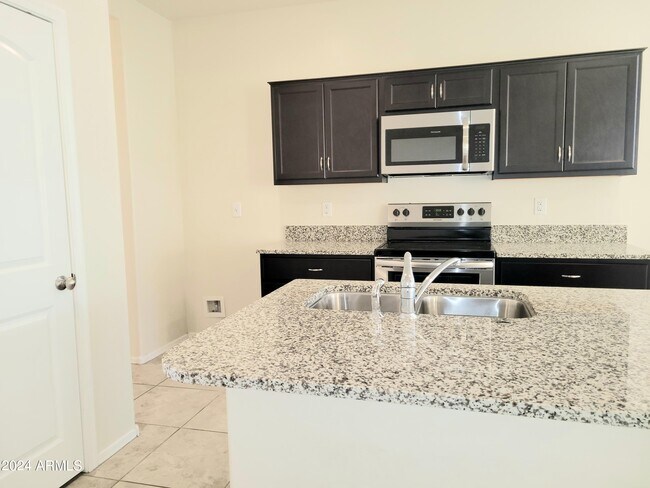 Building Photo - 11418 E Cliffrose Ln