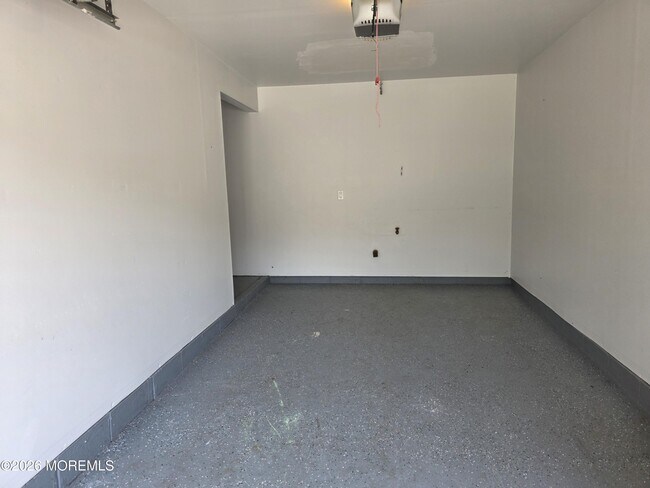 Building Photo - 7904B Normandy Dr