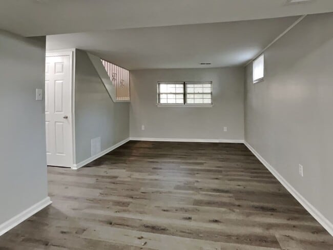 Building Photo - Charming 3-Bed, 2-Bath Home in Blue Springs with Garage