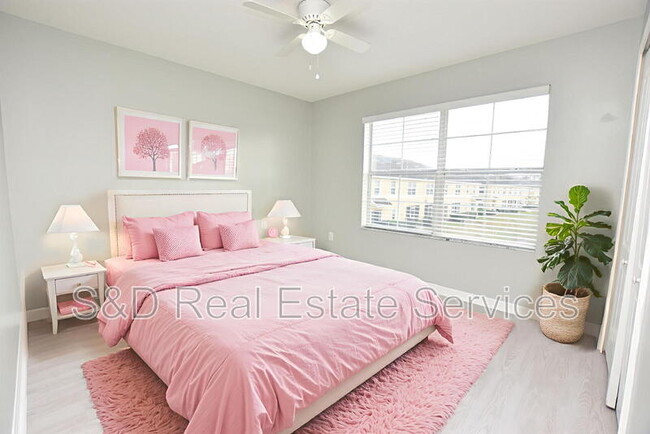 Building Photo - 515 Sandstone St