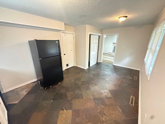 Building Photo - 4 Bed 2 Bath Springfield, MO