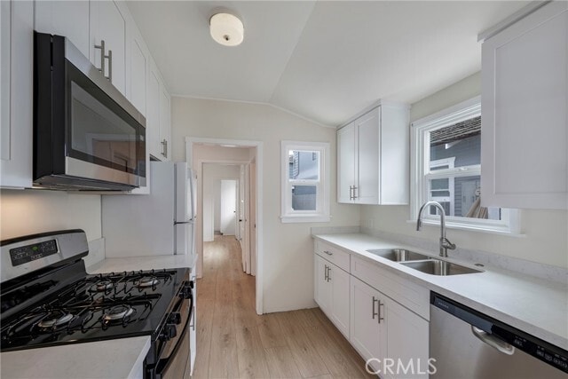 Building Photo - 122 Apolena Ave