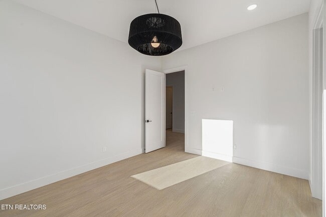 Building Photo - 7826 S Northshore Dr