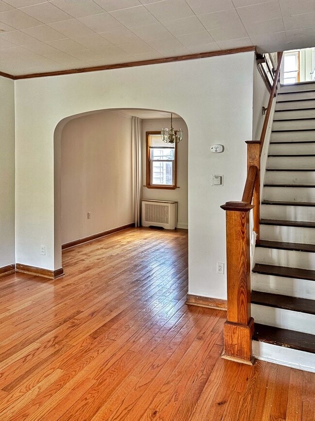 Building Photo - For Rent: 3 Bedroom, 1 Bath House – Availa...
