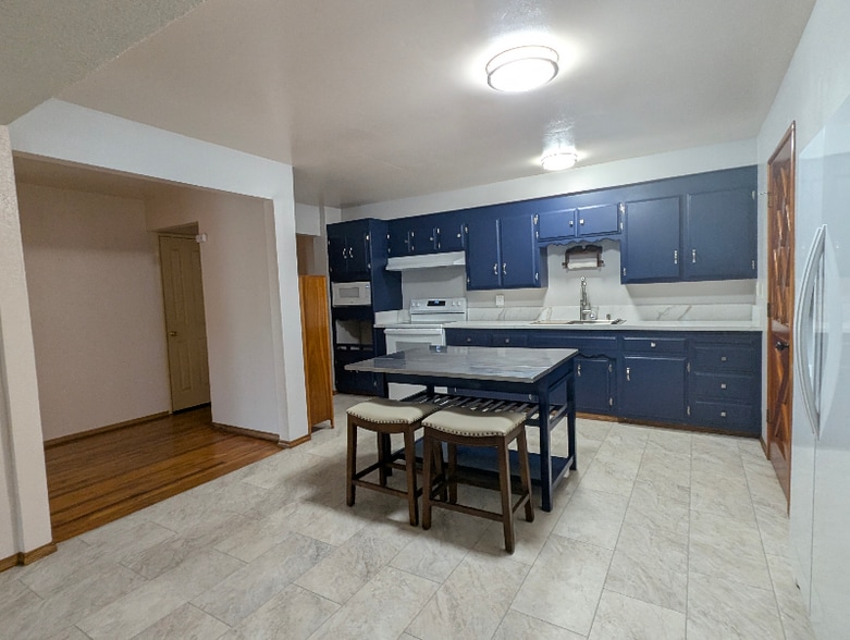 Building Photo - 1052 Thermalito Ave