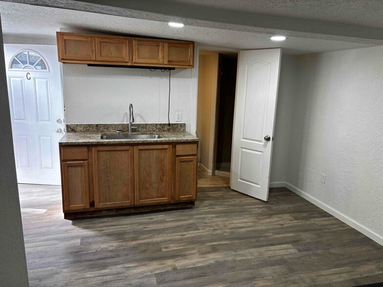 Building Photo - 1325 San Andres Ave NW