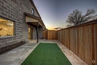 Building Photo - Luxury 3/2.5/2 New Construction Townhome!