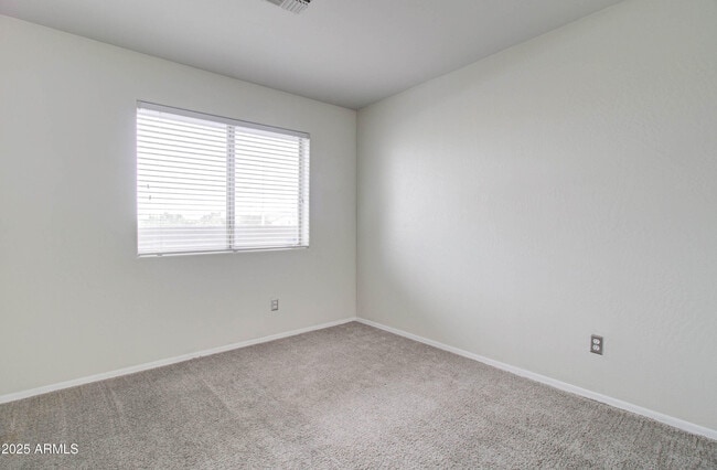 Building Photo - 2311 E Hartford Ave