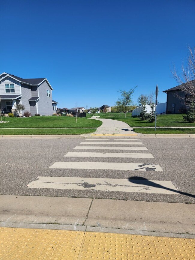 Building Photo - 3 Bed 3 Bath Single Family Home